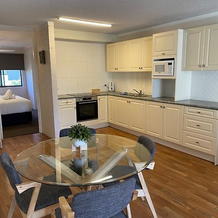 Burleigh Palms Holiday Apartments ゴールドコースト エクステリア 写真