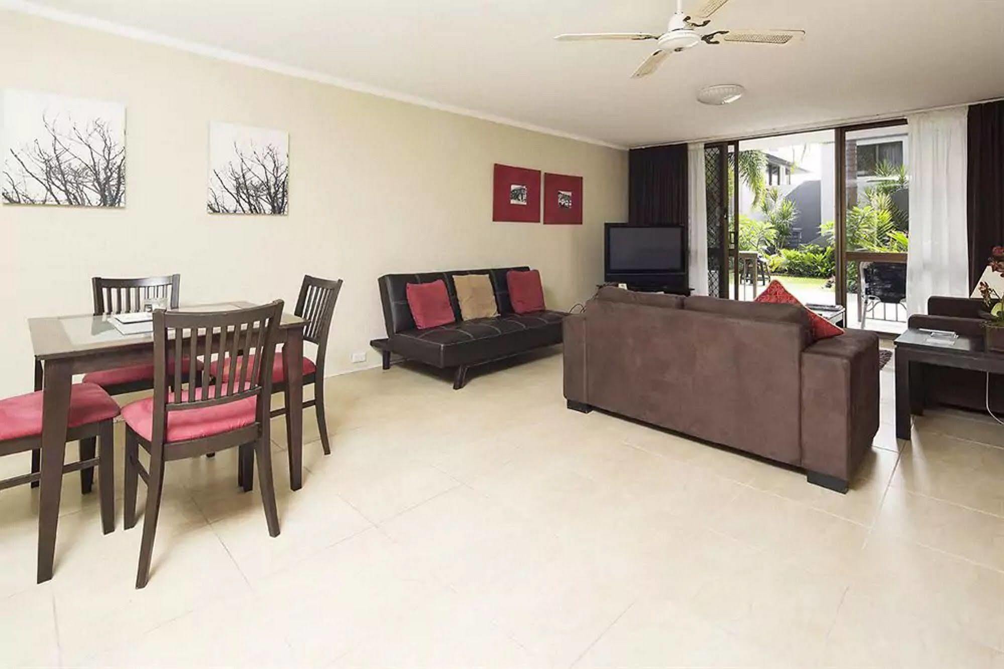 Burleigh Palms Holiday Apartments ゴールドコースト エクステリア 写真